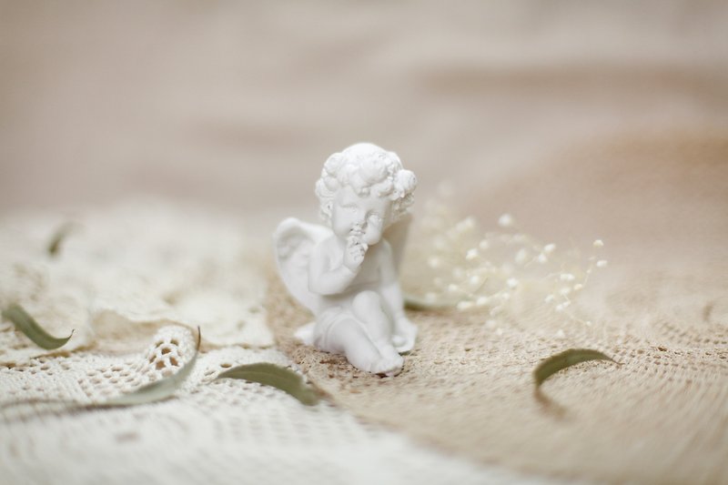 Un Jess Cadeau / Little Angel Fragrance Stone Ornament. Plaster - น้ำหอม - วัสดุอื่นๆ ขาว