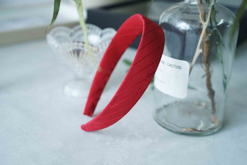 Antique tie modified handmade hairband-textured red classic logo YSL-narrow version-gift - ที่คาดผม - ผ้าไหม สีแดง