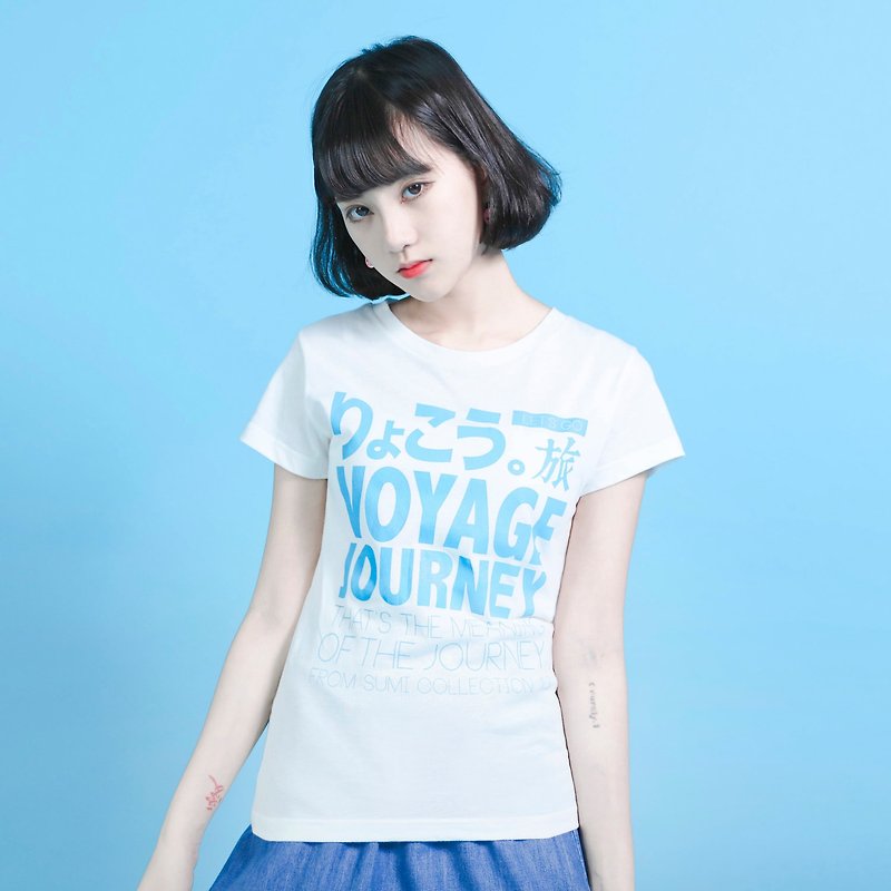 Travel Language T-shirt_fitting_6SF008_white/sky blue - เสื้อยืดผู้หญิง - ผ้าฝ้าย/ผ้าลินิน ขาว
