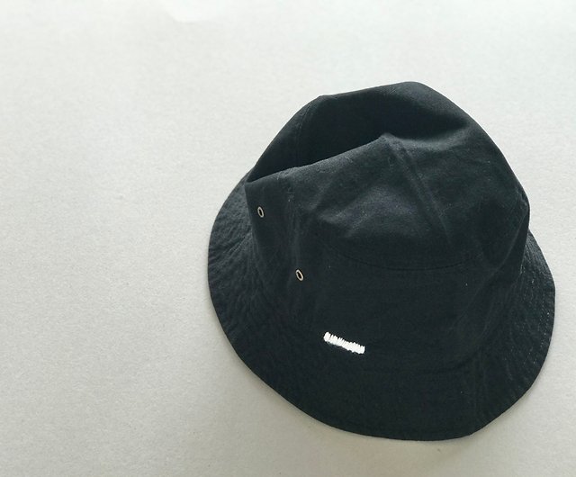 Cotton bucket hat with embroidery in black