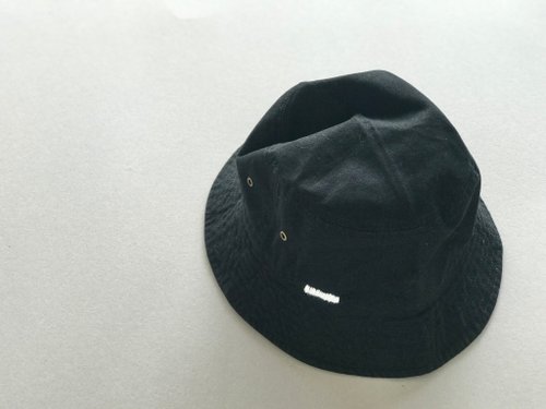 wagdog Hand embroidery / Cotton Hat / black / unisex