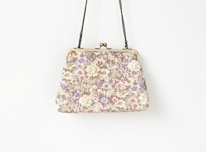 Black colorful flowers clasp frame bag/with chain/ cosmetic bag - กระเป๋าคลัทช์ - ผ้าฝ้าย/ผ้าลินิน สึชมพู