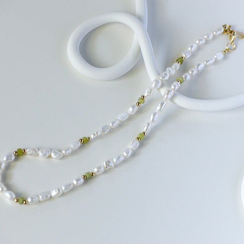 fresh water pearl and natural stone elegance nacklace gift - สร้อยคอ - ไข่มุก ขาว