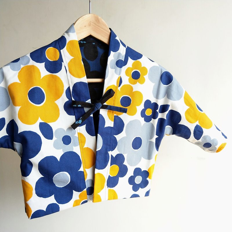 Breeze Cardigan Jacket - Nahu Blue Black Flower x Blue Yellow Big Flower - เสื้อโค้ด - ผ้าฝ้าย/ผ้าลินิน 
