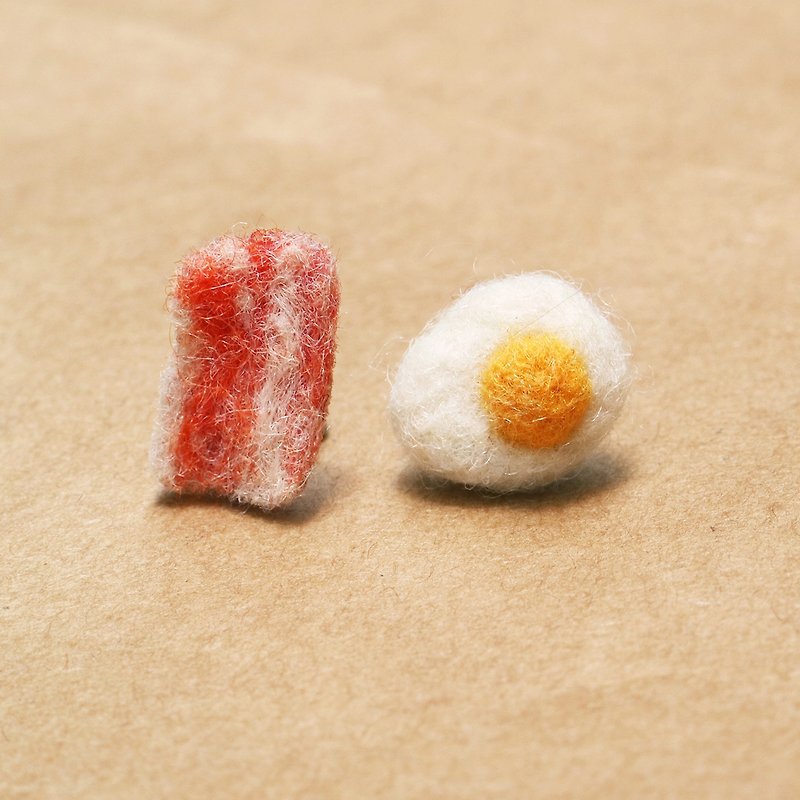 [Come for a breakfast] Bacon eggs are delicious, wool felt earrings - Earrings & Clip-ons - Wool Orange