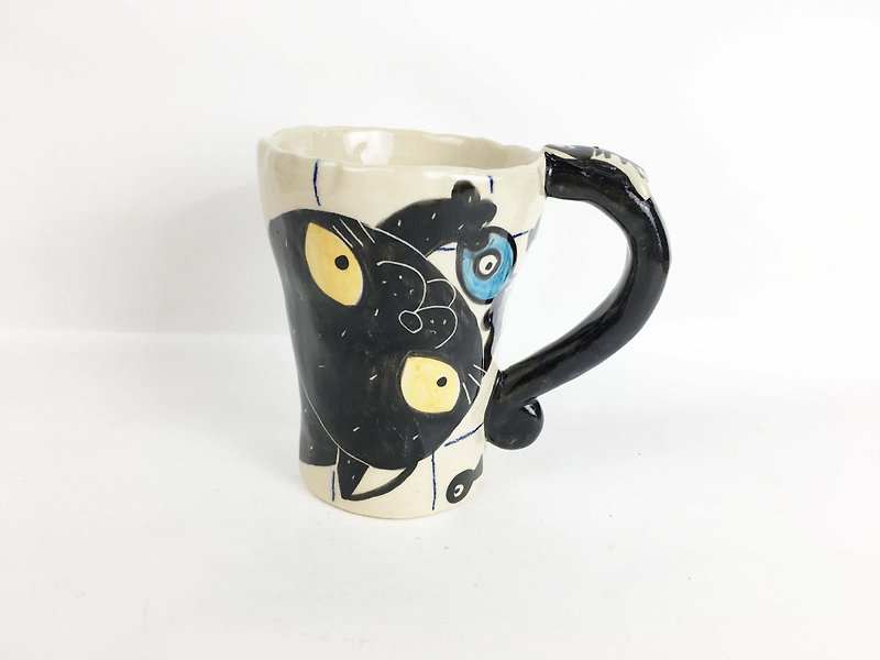 Nice Little Clay handmade bell cup black cat catching small fish 0013-36 - แก้วมัค/แก้วกาแฟ - ดินเผา ขาว