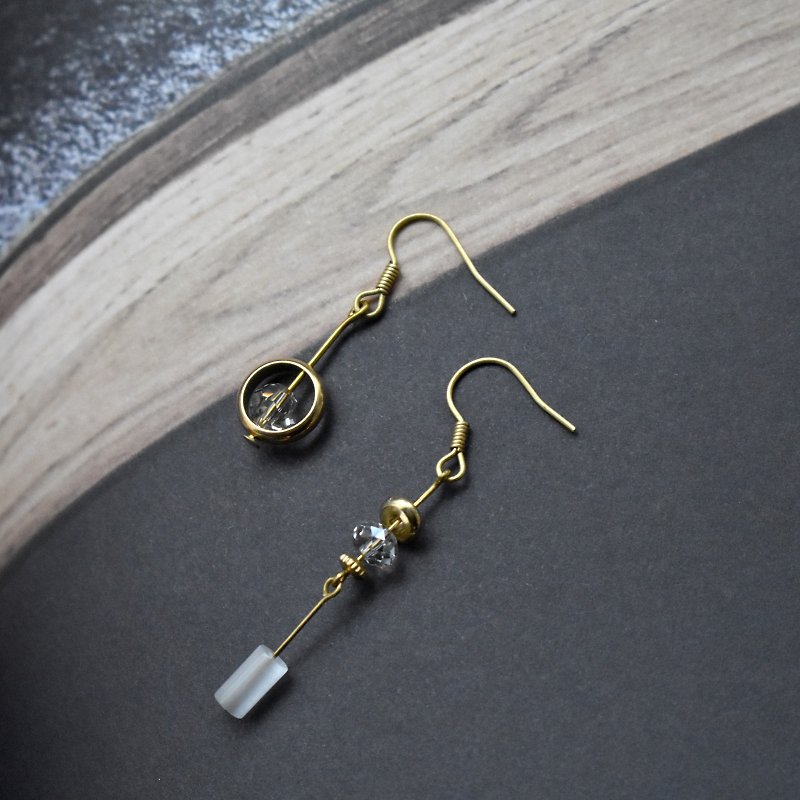 Zhu. Handmade Earrings - Glimmer Cat Eyes (Handmade Earrings/Cat's Eye/Brass/Crystal/Clip) - Earrings & Clip-ons - Other Metals Gold