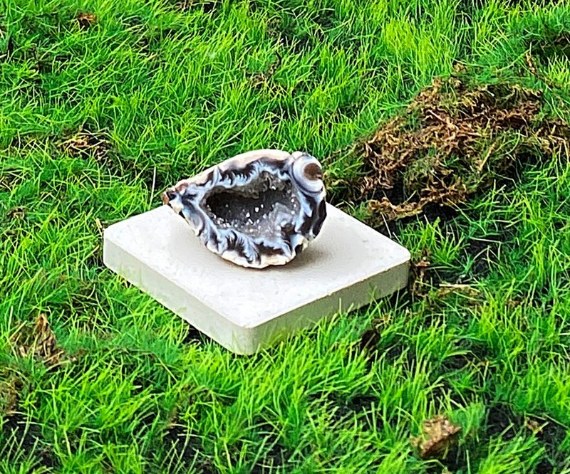 能量擺飾-瑪瑙可愛小晶洞聚寶盆  招財 療癒 開運 原礦 快速出貨 - 擺飾/家飾品 - 水晶 多色