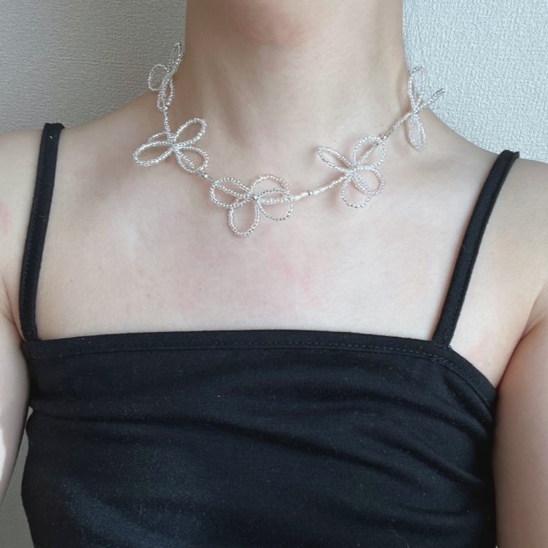 bead necklace flower Silver flower necklace - สร้อยคอ - วัสดุอื่นๆ 
