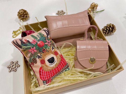 羊子花布革Yoko’s HandMade 耶誕禮盒 真皮手作錢包鑰匙圈掛飾薰衣草香包組合 花圈麋鹿石英粉