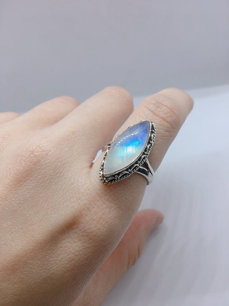 Horse Eyes Moonstone Ring Handmade in Nepal 92.5% Silver - แหวนทั่วไป - เครื่องเพชรพลอย 