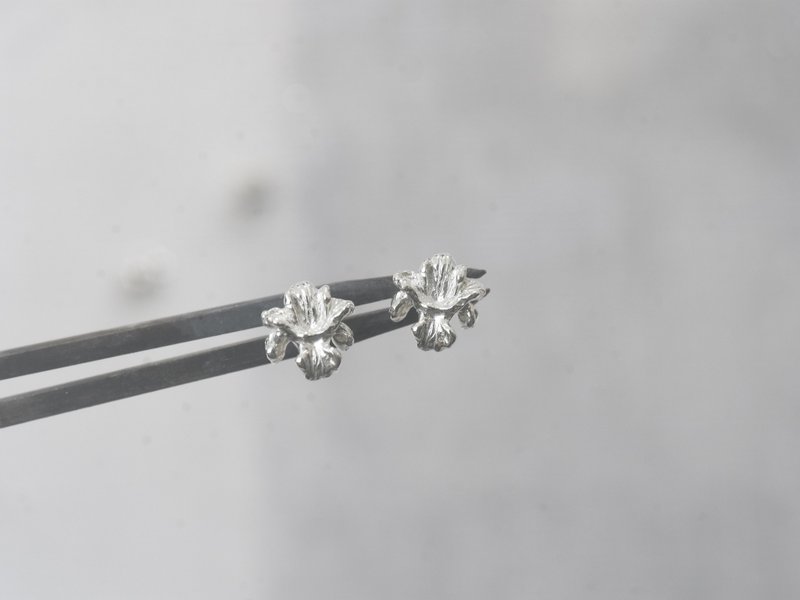 鳶尾花 | 純銀耳環 免費改夾 森林系 立體花朵 手工銀飾 情人禮物 - 耳環/耳夾/耳骨夾 - 純銀 銀色