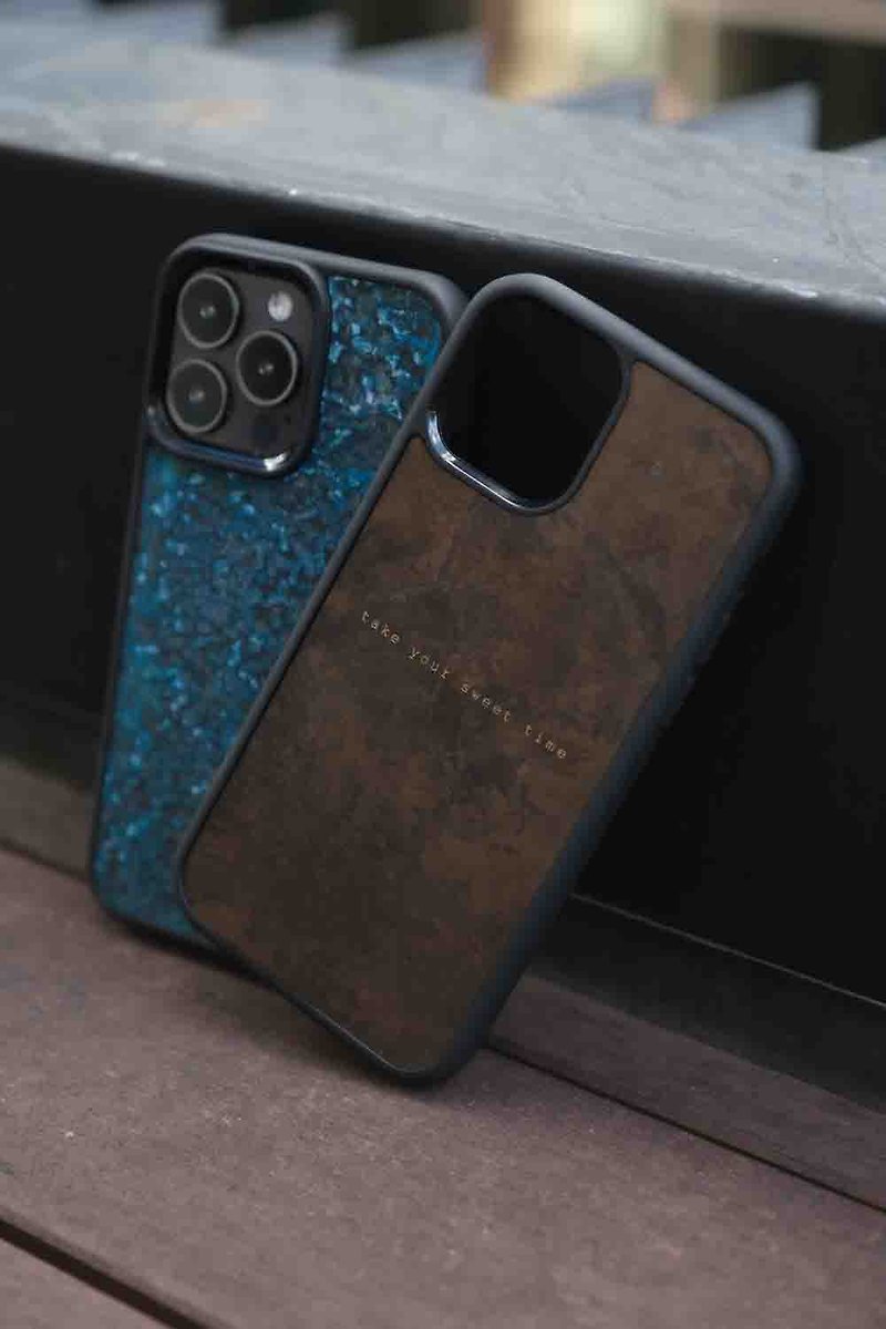 iPhone phone case Bronze Bronze dyed metal texture iPhone 12/13/14 series - เคส/ซองมือถือ - ทองแดงทองเหลือง สีนำ้ตาล