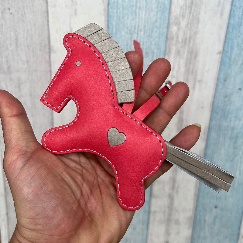 Big size - Beon the cowhide leather horse charm - Fuschia - พวงกุญแจ - หนังแท้ สีแดง