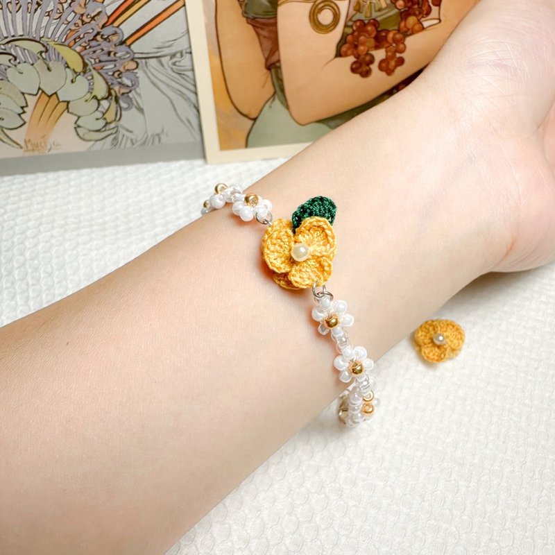 [Original handmade] micro-crochet flower bracelet lace crochet flower flower - สร้อยข้อมือ - ผ้าฝ้าย/ผ้าลินิน สีเหลือง