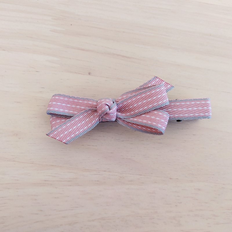 Elegant Piping Jumper Hair Clip - เครื่องประดับผม - วัสดุอื่นๆ สึชมพู