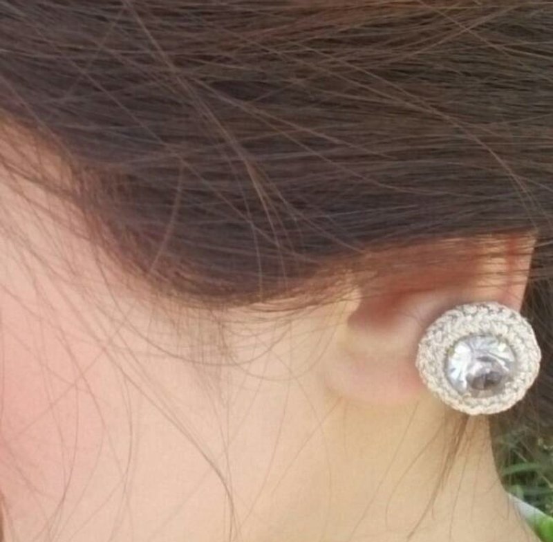 Boucles d'oreilles bijou rond black diamond - 耳環/耳夾 - 壓克力 銀色
