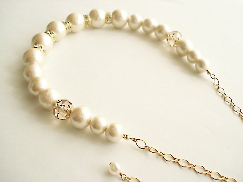 Cotton pearl and Rondelle Bead with Crystal Rhinestones necklace - สร้อยคอ - โลหะ ขาว