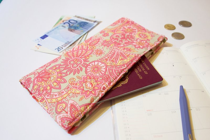 PP14 - Functional travel wallet with fabric lining. Invisible magnets to close. - ที่เก็บพาสปอร์ต - ผ้าฝ้าย/ผ้าลินิน สึชมพู