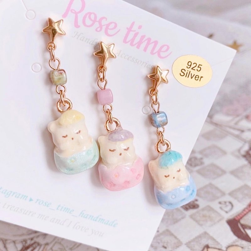 Hand-painted Reassuring Sleeping Bear-Tricolor Bear Earrings - ต่างหู - ดินเหนียว 