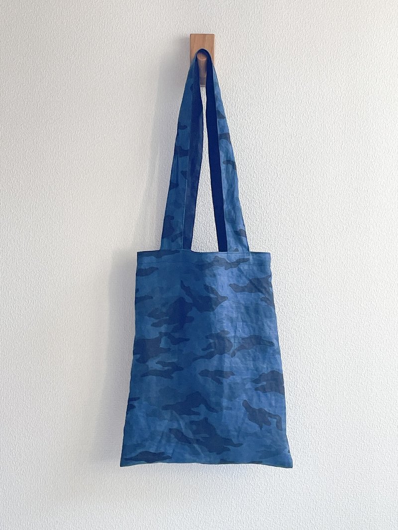 日本製 藍染 Japanblue Tote BAG 柔らかリネン迷彩のトートバッグ　アップサイクル - 手提包/手提袋 - 棉．麻 藍色