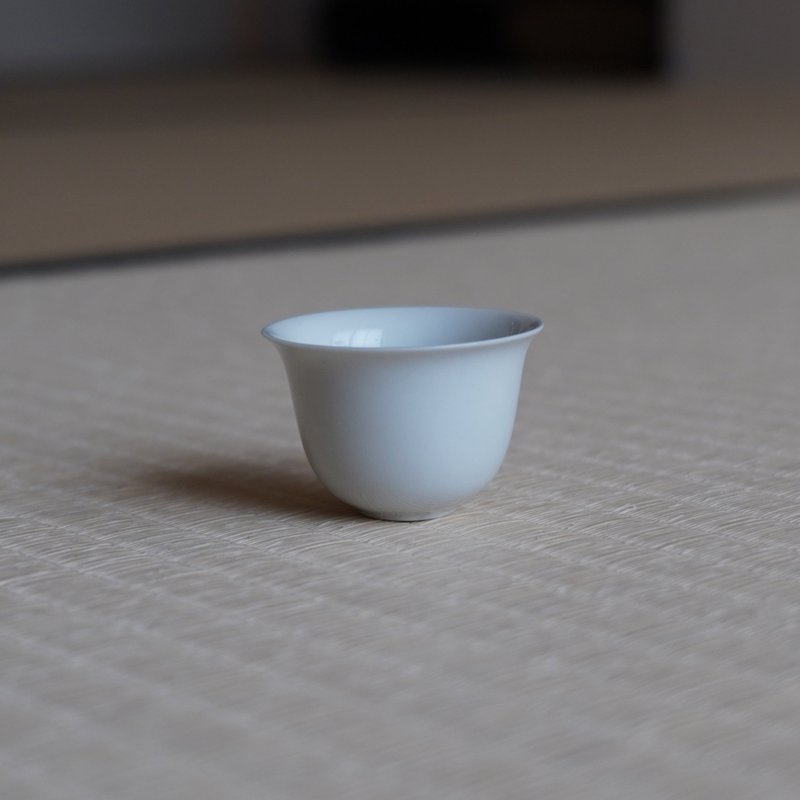 [Dehua Foreign Exchange Earning Period] Bell-shaped thin old white porcelain cup - Teapots & Teacups - Pottery 