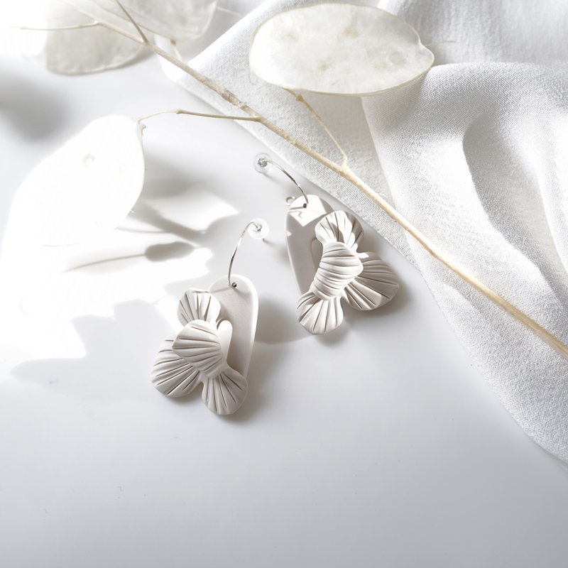 Perlita Original Design Handmade Soft Pottery Three-dimensional Flower Sculpture Earrings 925 Sterling Silver Hoop Earrings - Earrings & Clip-ons - Pottery White