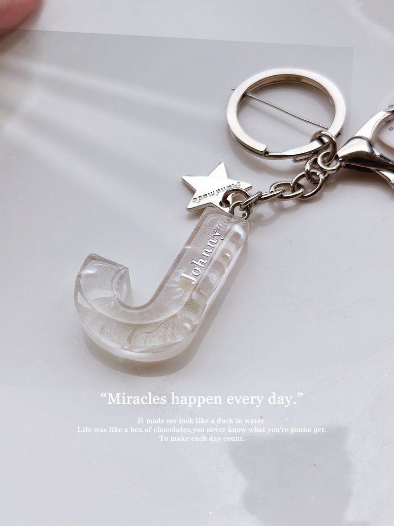 Jane Eyre Handmade - Epoxy Alphabet Keychain Silver White - ที่ห้อยกุญแจ - เรซิน 