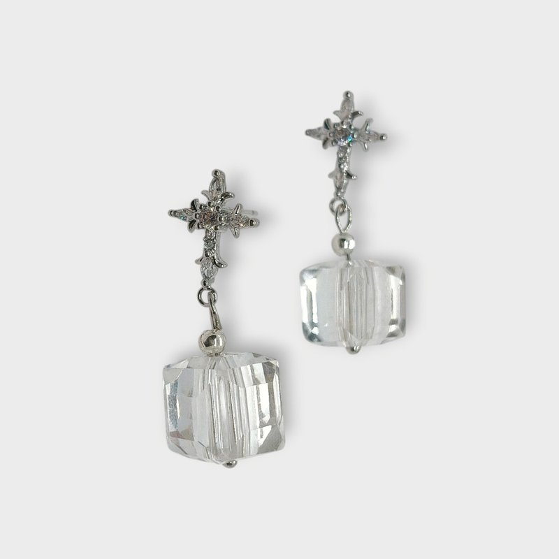 鑲鑽包白K金十字架 天然切割白水晶耳環耳針 - 耳環/耳夾/耳骨夾 - 水晶 