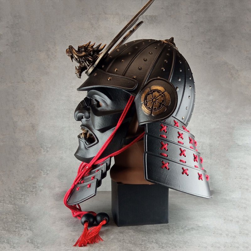 Samurai Kabuto Helmet – Black with Bronze Dragon - 口罩/口罩收納套 - 塑膠 黑色
