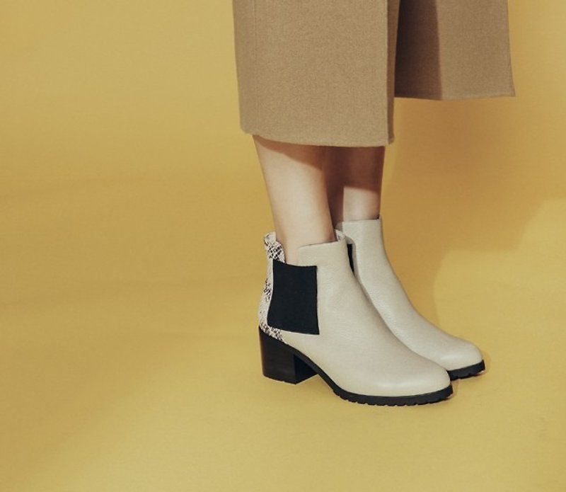 Minimalist square bandage cut leather low heel boots - รองเท้าบูทยาวผู้หญิง - หนังแท้ สีทอง