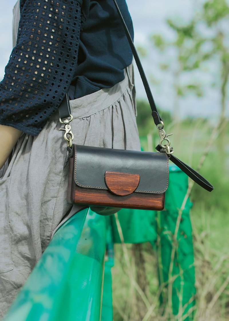 Fanji & Mountain and Handmade Leather Wooden Bag Crossbody Retro Small Square Moon Semicircle Wooden Bag Leather Bag Black - กระเป๋าแมสเซนเจอร์ - ไม้ สีดำ