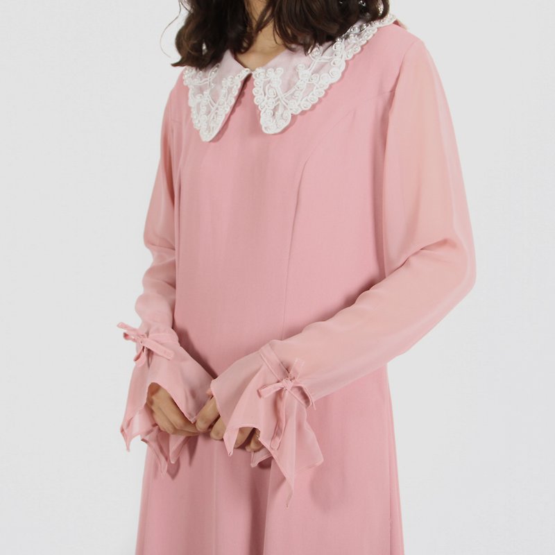 【Egg Plant Vintage】Strawberry Cloud Lace Collar Vintage Dress - ชุดเดรส - เส้นใยสังเคราะห์ สึชมพู