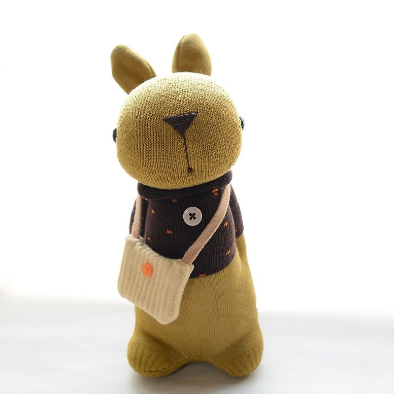 Fully hand-stitched natural style sock doll~Orange dot coffee T-shirt gold Domi Rabbit (including carrier bag) - ตุ๊กตา - ผ้าฝ้าย/ผ้าลินิน สีกากี