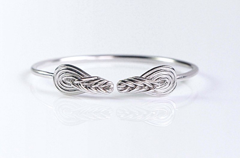 Note the knot. Ring-to-ring 925 Silver pipa knot bracelet. - สร้อยข้อมือ - โลหะ สีเงิน