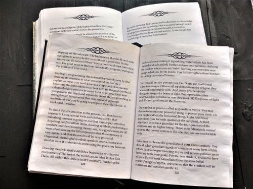 影の実用的な魔法の本古い呪文の本魔女グリモアジャーナル手作り