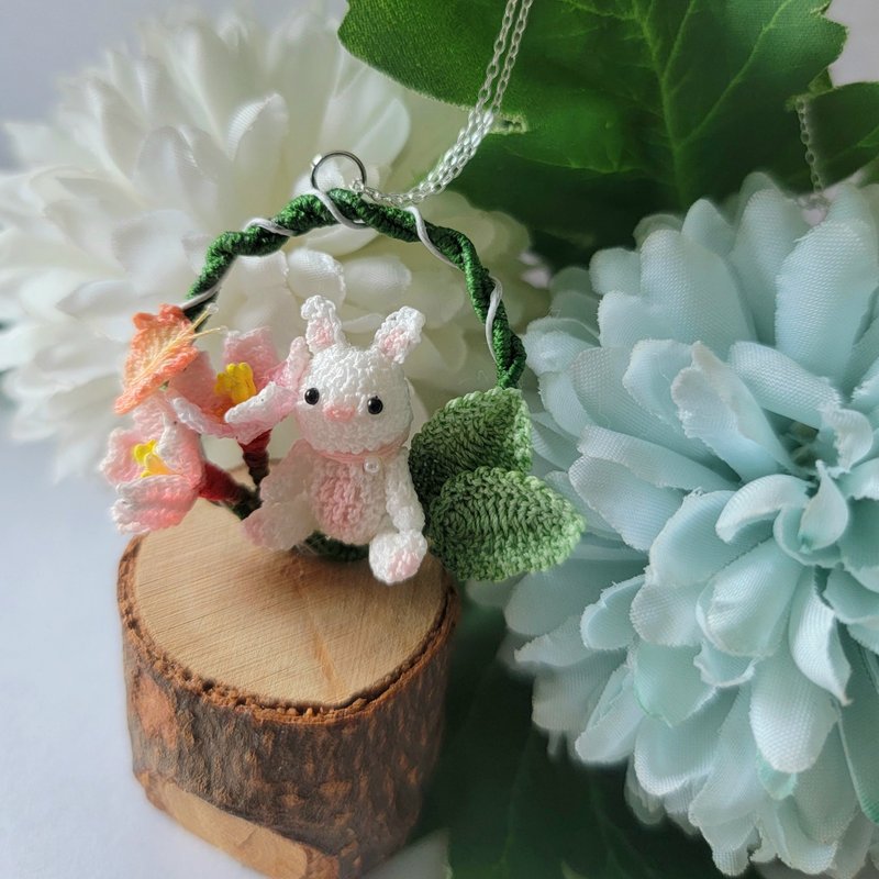 Wreath necklace cherry blossom | Small animals & butterflies hand crocheted sv925 925 sterling silver - สร้อยคอ - งานปัก สึชมพู