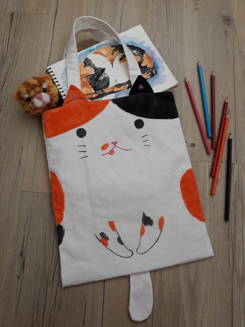 Hand-painted cat A4 tote bag/shoulder bag-Sanhua cat - กระเป๋าถือ - ผ้าฝ้าย/ผ้าลินิน หลากหลายสี
