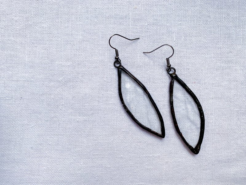 Feather Leaf | Glass Inlaid Earrings - ต่างหู - แก้ว 