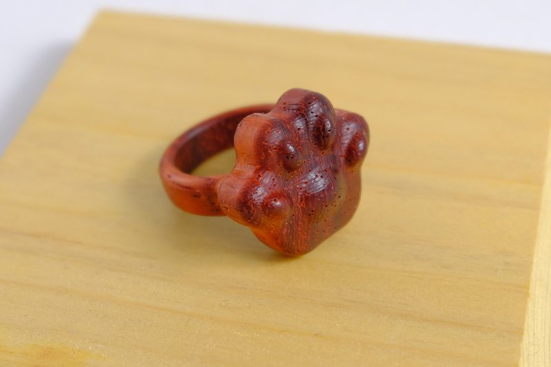 米里米特創意 天然紅酸枝實木戒指 可愛肉球款 紅色 純造型無晶片 - 戒指 - 木頭 紅色