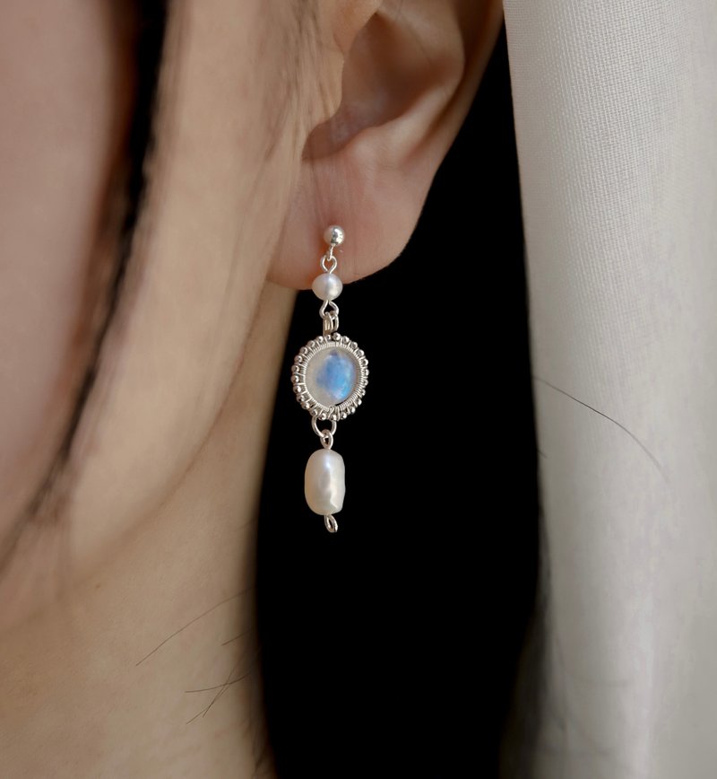 [Moonlight is like water] 925 Silver moonstone pearl earrings / Clip-On hand-wound - Earrings & Clip-ons - Crystal Silver