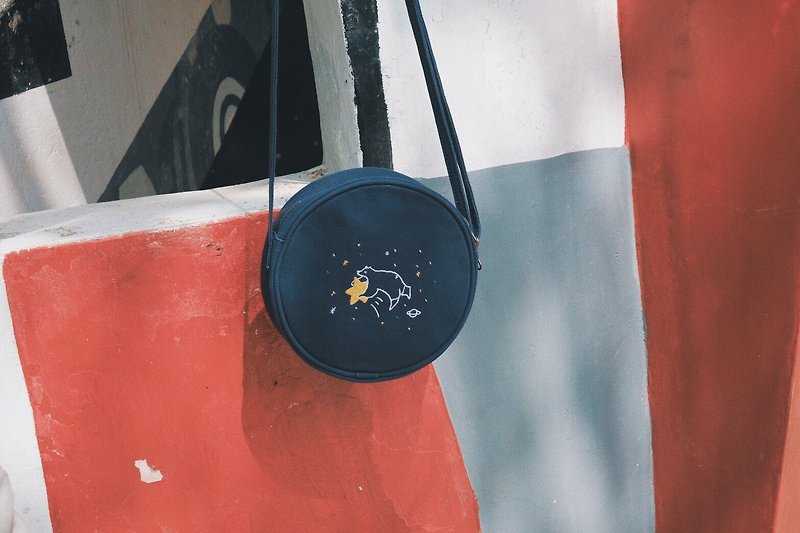 Star Flying Plan Embroidery Small Round Bag - กระเป๋าแมสเซนเจอร์ - วัสดุอื่นๆ 