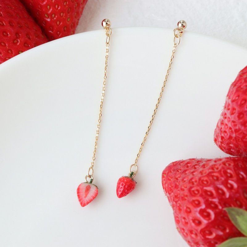 Strawberry (whole strawberry and cut strawberry type) - Handmade - Clip-On - ต่างหู - ดินเหนียว สีแดง