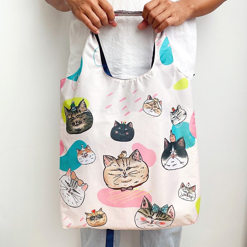 All about cats  Eco bag. Reusable shopping bag. Foldable bag. - กระเป๋าถือ - วัสดุกันนำ้ สีกากี
