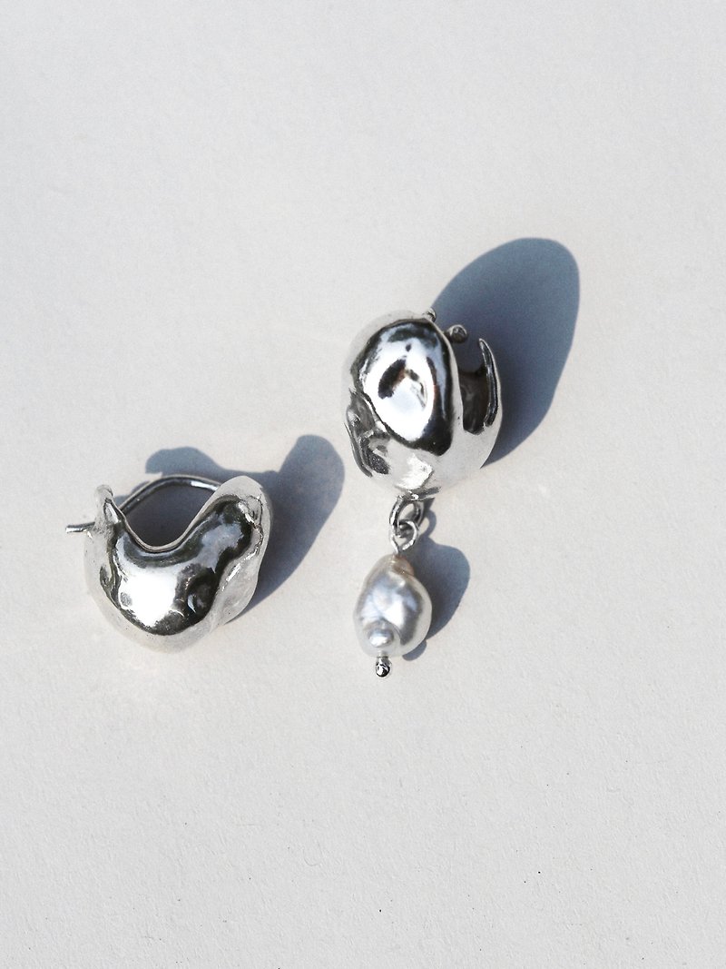 Soft earrings + Pearl 柔軟耳環 + 銀輝珍珠 - 耳環/耳夾 - 純銀 銀色