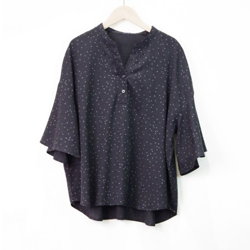 Manganese Kasuri flared sleeve tunic black 8813-1010-99 - เสื้อผู้หญิง - ผ้าฝ้าย/ผ้าลินิน 
