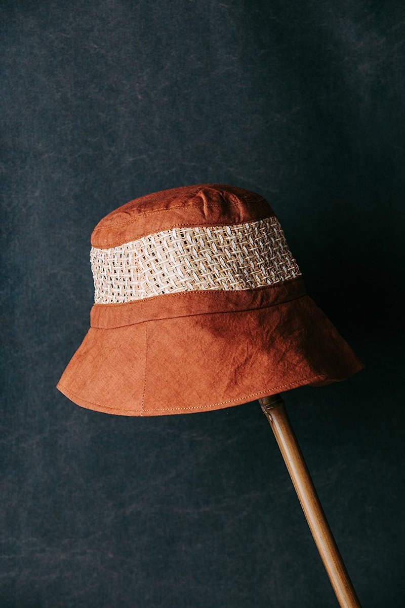 【Dyeing】Plant dyed raffia straw hat - หมวก - ผ้าฝ้าย/ผ้าลินิน 
