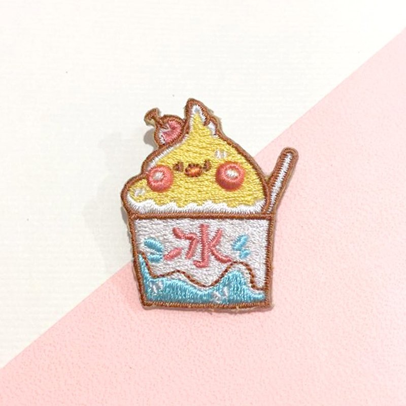 Dog clip star / original embroidery pin / shaved ice Xuanfeng bird - Brooches - Thread 