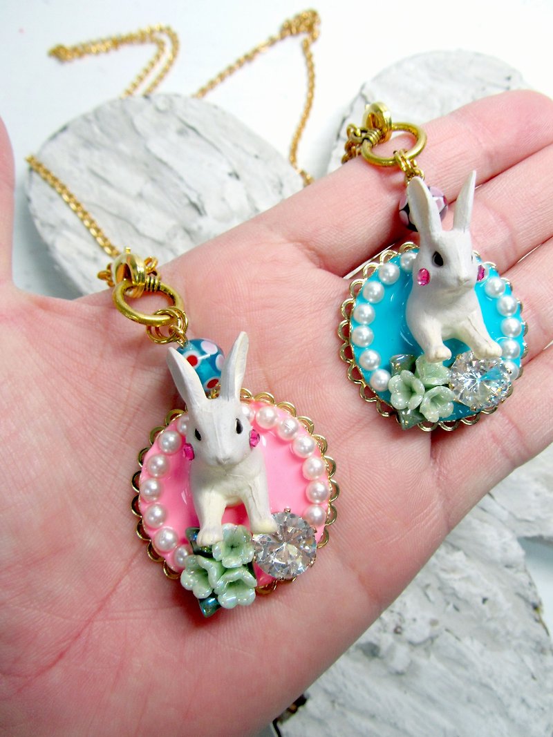 TIMBEE LO Bunny Garden Rose Necklace Necklace Ceramic Rose Plastic Bunny - Necklaces - Other Metals Gold