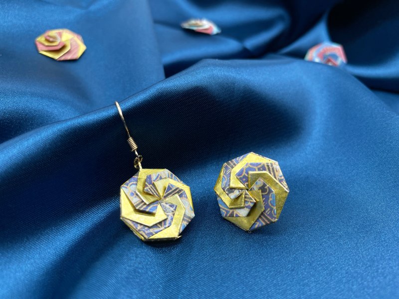 Three-dimensional mandala l blue + gold l - Yuzen style origami earrings - ต่างหู - กระดาษ สีทอง